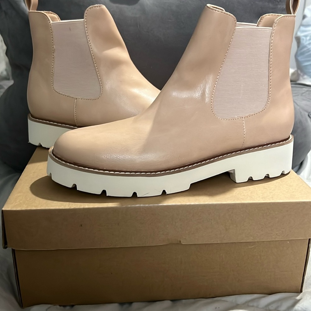 Oasis Society boots